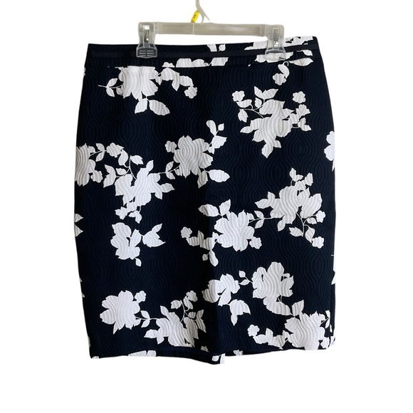 Talbots White and Blue Knee-Length Pencil Skirt - Picture 2 of 9